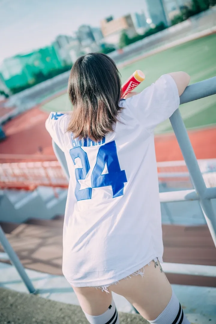 Son Ye-Eun Cheer Up in the Summer